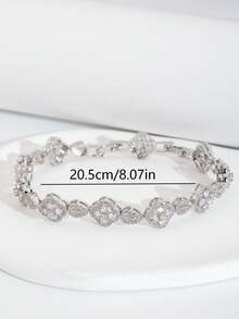 一套奢华优雅的立方氧化锆花朵设计手链，适合女士婚礼和派对佩戴，不含礼盒 - 銀色 - 查看 6