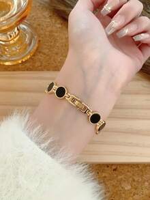 1pc New Fashion Women's Watch, Elegant Triangular Dial, Business Quartz Watch, Suitable For Daily Life, Parties And Banquets - Black - View 6