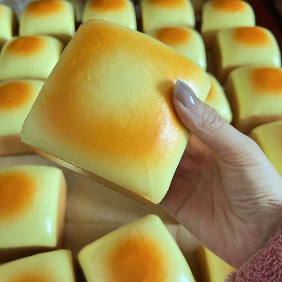 柔软慢回弹仿真芝士蛋糕捏捏乐减压玩具 - 彩色 - 查看 1