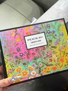 PEACH JO+ 3件套梦幻花香喷雾套装，限量版室内外皆可使用香薰空气清新剂。多层次提升心情，持久散发茉莉、栀子花和薰衣草的自然清新迷人香气。是约会、派对、聚会、旅行、假期、居家、酒店、办公室的理想之选。 - 多款式 - 查看 9