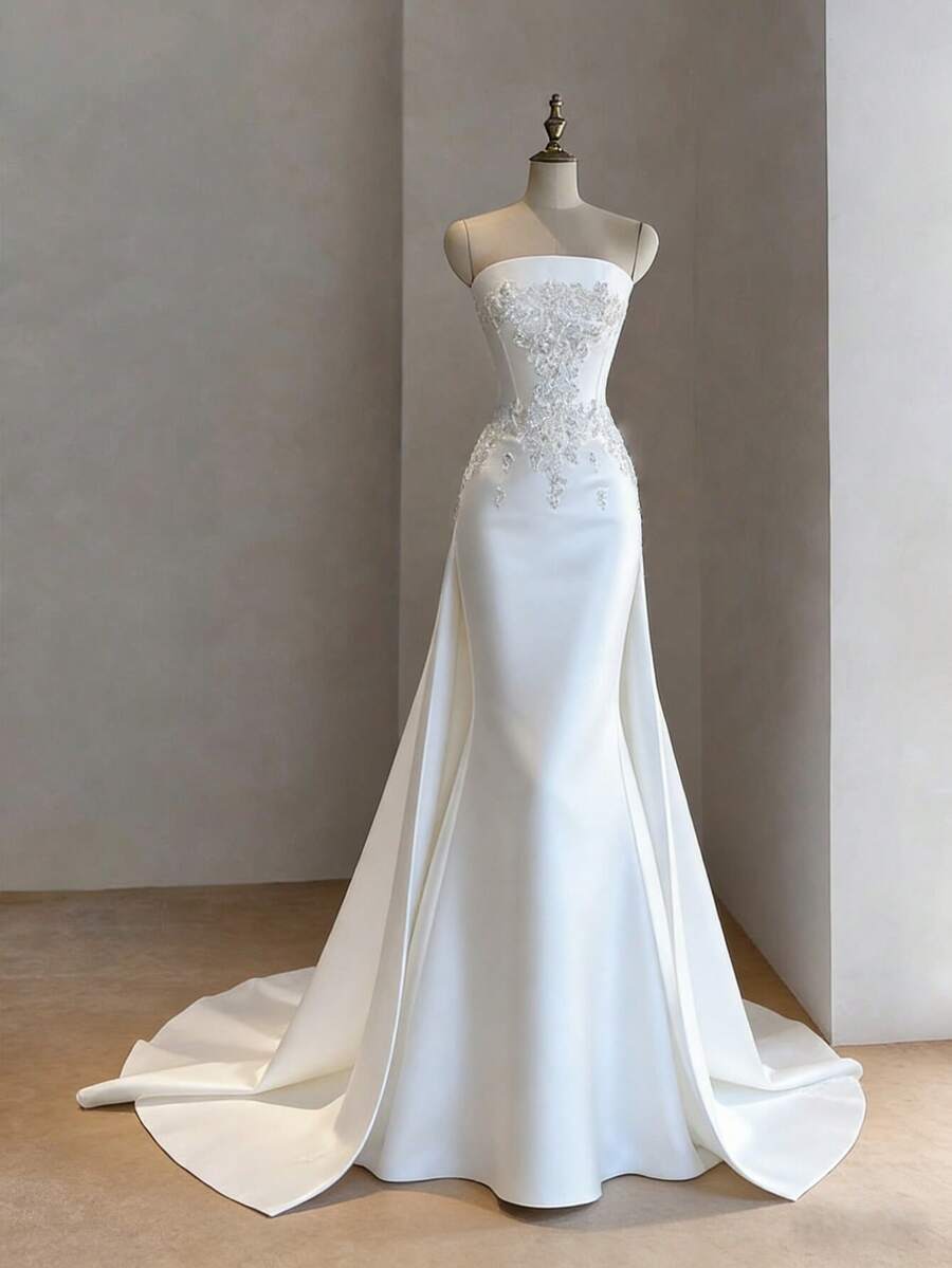 Chic Strapless A-Line Wedding Dress With Backless Design In Satin – Sophisticated Floor-Length Bridal Gown Featuring A Flattering Corset Bustier, Daring Rear Cutout, And Lustrous Satin Silhouette, Perfect For Weddings, Christmas Galas, Halloween Balls, Formal Dances, Birthday Celebrations, And Special Evening Events. A Versatile Choice For Wedding Receptions, Holiday Parties, Anniversary Dinners, Luxury Getaways, Black-Tie Occasions, Cocktail Gatherings, Bridal Showers, Wedding Guest Attire, Graduation Formals, Homecoming Events, And As A Modern Bridesmaid Or Festive Evening Gown. - 白色 - 查看 1