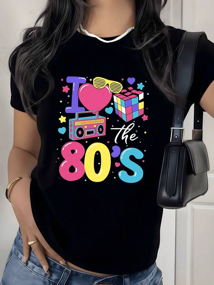 Símbolos coloridos que evocan la alegría de los años ochenta con corazones estrellas cubo mágico gafas retro y radio portátil creando una energía nostálgica y vibrante camiseta de mujer 220g casual cómoda para uso diario - Negro - Ver 1