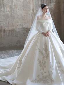 Off-Shoulder Long Sleeve Wedding Gown With Beaded Lace Detailing, Elegant Satin Ball Gown Skirt With Subtle Volume, Refined Bridal Dress Combining Lace Texture And Smooth Fabric Contrast, Dreamy Wedding Look For Garden Ceremonies, Church Weddings, Floral Venues And Elegant Indoor Settings, Suitable For Christmas Weddings, Holiday Celebrations, Prom Nights, Engagement Parties, Formal Birthday Events And Photoshoots, Designed For Brides Seeking Soft Elegance, Delicate Detail And A Graceful Feminine Silhouette - 白色 - 查看 1