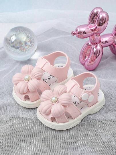 1双女童时尚平底凉鞋，防滑幼儿鞋，软底透气户外沙滩鞋，花朵公主鞋，适合春、夏、秋季穿着