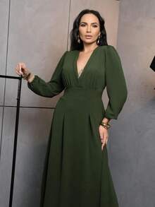 Elva Dress With Neckline - 軍綠色 - 查看 1
