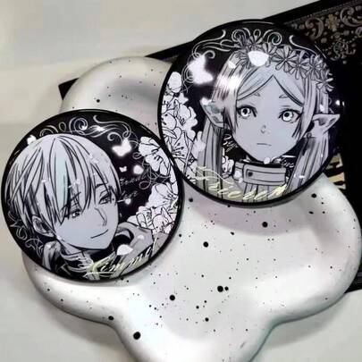 Insignia esmaltada de 58mm con el personaje Silmeria Frillen de la serie de anime Fandom