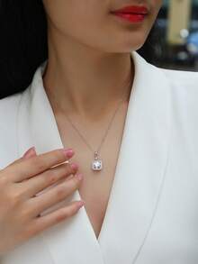 1件奢华925纯银2克拉8.0毫米莫桑石吊坠项链，适合女性日常佩戴、派对、节日、情人节、母亲节、结婚纪念日等场合，是馈赠佳品。 - 銀色 - 查看 2