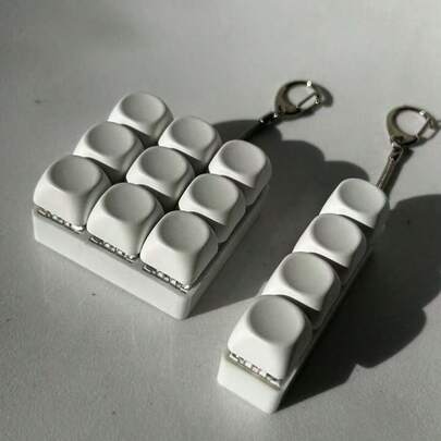 1个多功能键帽钥匙扣 - 4/9键按压玩具，成人减压玩具，DIY键盘点击器，专注娱乐