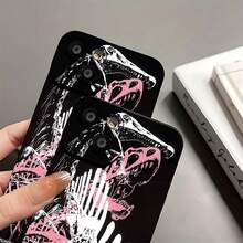 Esqueleto de Spinosaurus aegyptiacus rosa y blanco sobre fondo negro. Esta elegante funda es compatible con Samsung, Apple, OPPO, , etc. Fabricada en TPU flexible, resistente a golpes y arañazos, ofrece una excelente protección contra caídas y un agarre cómodo. Es un regalo ideal para familiares, amigos y seres queridos, ideal para festivales, San Valentín, envíos rápidos, fundas para hombre, celulares y accesorios. - Negro - Ver 8