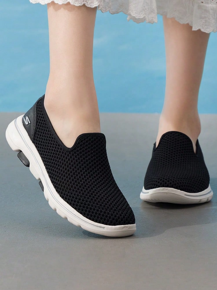 Skechers Giày nữ thường ngày GO WALK 5 - Giày liền thân thoải mái, nhẹ, thích hợp đi hàng ngày, hoạt động ngoài trời, thể thao 124163-BKW - Đen/trắng - Xem 1
