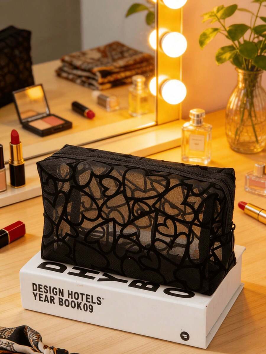 Black Large Heart-Shaped Octagonal Small-Scale Indie-Style Net-Sheen Embroidered Heart-Shaped Wash And Storage Bag. Portable Travel Makeup Bag With Large Capacity And Good Breathability, Cute Style. Indie-Style Net-Sheen Embroidered Heart Elements Create A Strong Atmosphere. Unique Black Large Heart-Shaped Octagonal Design, Not Similar To Others. Appearance Quality Is Excellent. - màu đen - Xem 1