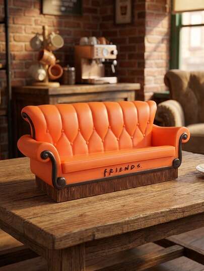 1 ชิ้น Warner Bros. ลิขสิทธิ์อย่างเป็นทางการ Friends PVC กระปุกออมสินรูปโซฟา กล่องเก็บเงิน ของสะสม ที่จัดระเบียบเดสก์ท็อป ของตกแต่งบ้าน โหลออมทรัพย์