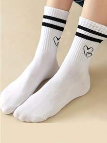 3 Pairs Fashionable Black, White And Gray Minimalist Striped, Heart Line And Heart Print Couple Mid-Calf Socks, Soft And Comfortable, Moisture-Wicking And Odor-Resistant, Suitable For Valentine's Day, Work, Daily Wear, Shopping, Dates, Outdoor Cycling And Sports - Multicolor - View 4