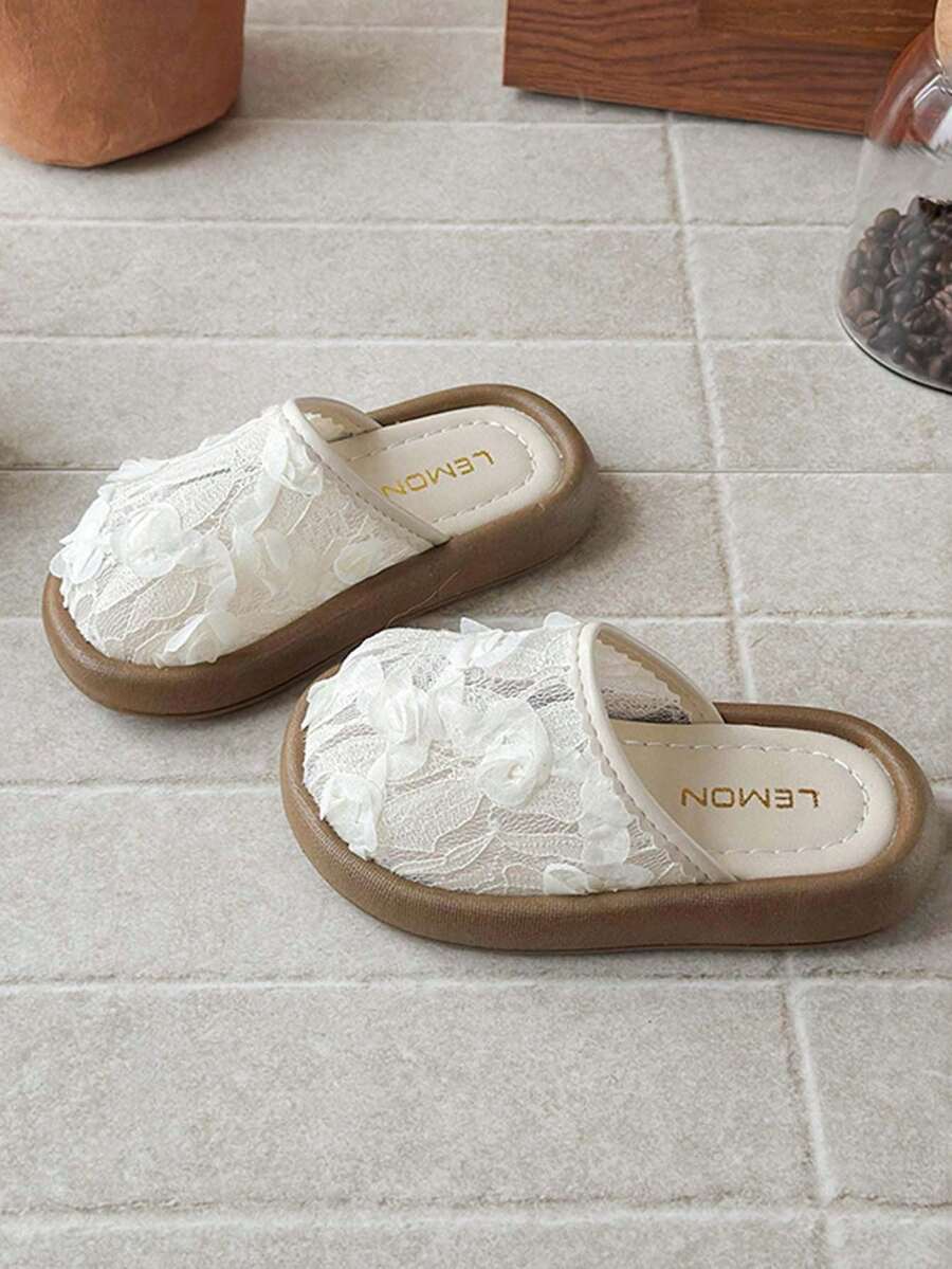 Dép ren hoa 3D cho trẻ em, dép đi trong nhà thoáng khí kiểu công chúa dễ thương, dép mềm chống trơn trượt cho trẻ nhỏ. - trắng - Xem 1