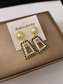 Black Zirconia Glass Flower Gourd Stud Earrings, Fashion Versatile Luxury Elegant Earrings, Unique Design Earrings - Irregular Earrings - View 6