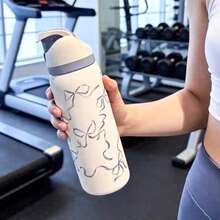 OwaIaOutdoor Sports Water Bottle, Double-Layer Drinking Vacuum Blue Ribbon Color Gift Box Water Bottle, Capacity 32 Ounces (945 Milliliters), Equipped With A Straw, Can Keep Ice For Over 12 Hours, Suitable For Storing Coffee And Frozen Beverages. The Appearance Is Exquisite, The Craftsmanship Is Superb, Suitable For Camping, Sports, Work, Essential For Indoor And Outdoor Use. - 藍絲帶 - 查看 2