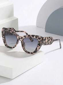 1副玳瑁纹不规则时尚眼镜，玳瑁纹镜框，渐变灰色镜片，超大一体式镜框设计，复古别致时尚女式眼镜 - 彩色 - 查看 7