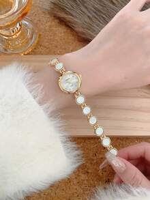 1pc New Fashion Women's Watch, Elegant Triangular Dial, Business Quartz Watch, Suitable For Daily Life, Parties And Banquets - White - View 3