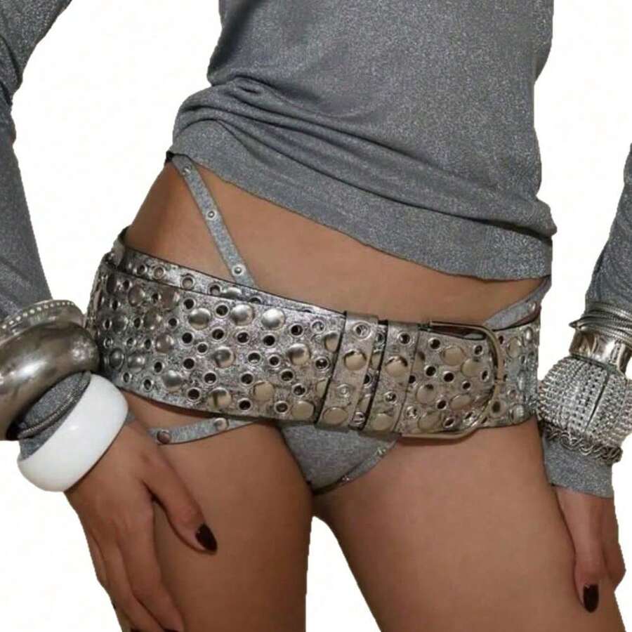 Cinturón ancho de estilo punk con diseño de tachuelas. La decoración del cinturón es versátil. - Plateado - Ver 1