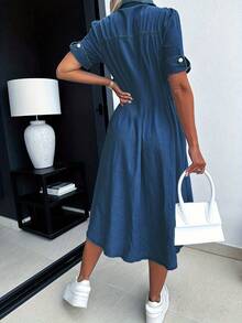 Vestido vaquero de manga corta con cuello de solapa, diseño de solapa única con bolsillo volteado, versión delgada y elástica, adecuado para el atuendo vaquero diario de mujeres - Azul lavado oscuro - Ver 2