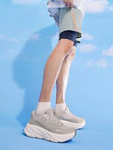 CAMEL CROWN 男士减震跑步鞋，休闲春夏防滑透气跑步运动鞋 - 一度灰/白 - 查看 3