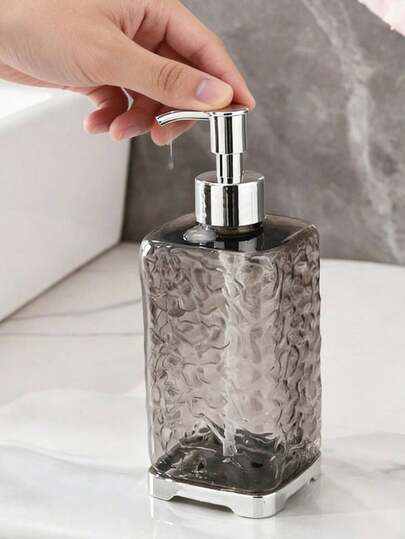 1个400毫升/600毫升锤纹透明皂液器，带银色按压泵，可重复灌装乳液瓶，豪华台面分配器，适用于浴室洗手液、沐浴露、洗发水收纳，家居洗手间整理装饰