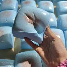 Juguete antiestrés de mousse suave y salado con rebote lento en forma de cuadrado azul Mochi - Multicolor - Ver 5