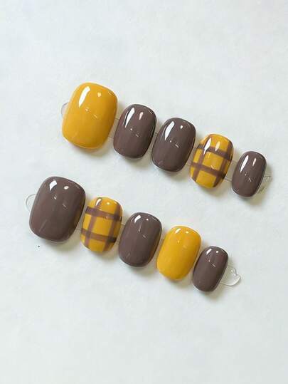 10片纯手工制作美甲贴片，短款椭圆形美甲，黄棕色复古高级风格，黄棕色撞色纯色手绘格子简约日常美甲贴片，适合女性和女孩，春夏秋冬节日派对及日常生活使用。