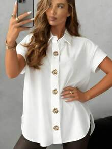 Áo sơ mi Solstice Apparel họa tiết hoa hướng dương, cúc kim loại, cổ bẻ, tay áo xắn, dáng rộng, dài ngang gối, phong cách cổ điển sang trọng, phù hợp cho đi làm hàng ngày, đi chơi và hẹn hò, áo đa năng mùa xuân/thu, màu trắng mùa hè. - trắng - Xem 4