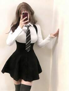 一套优雅高腰单排扣修身套装，适合角色扮演、情侣互动、拍照、各种节日、情人节礼物、日常及节日穿着，包含上衣和吊带连衣裙。 - 黑與白 - 查看 4