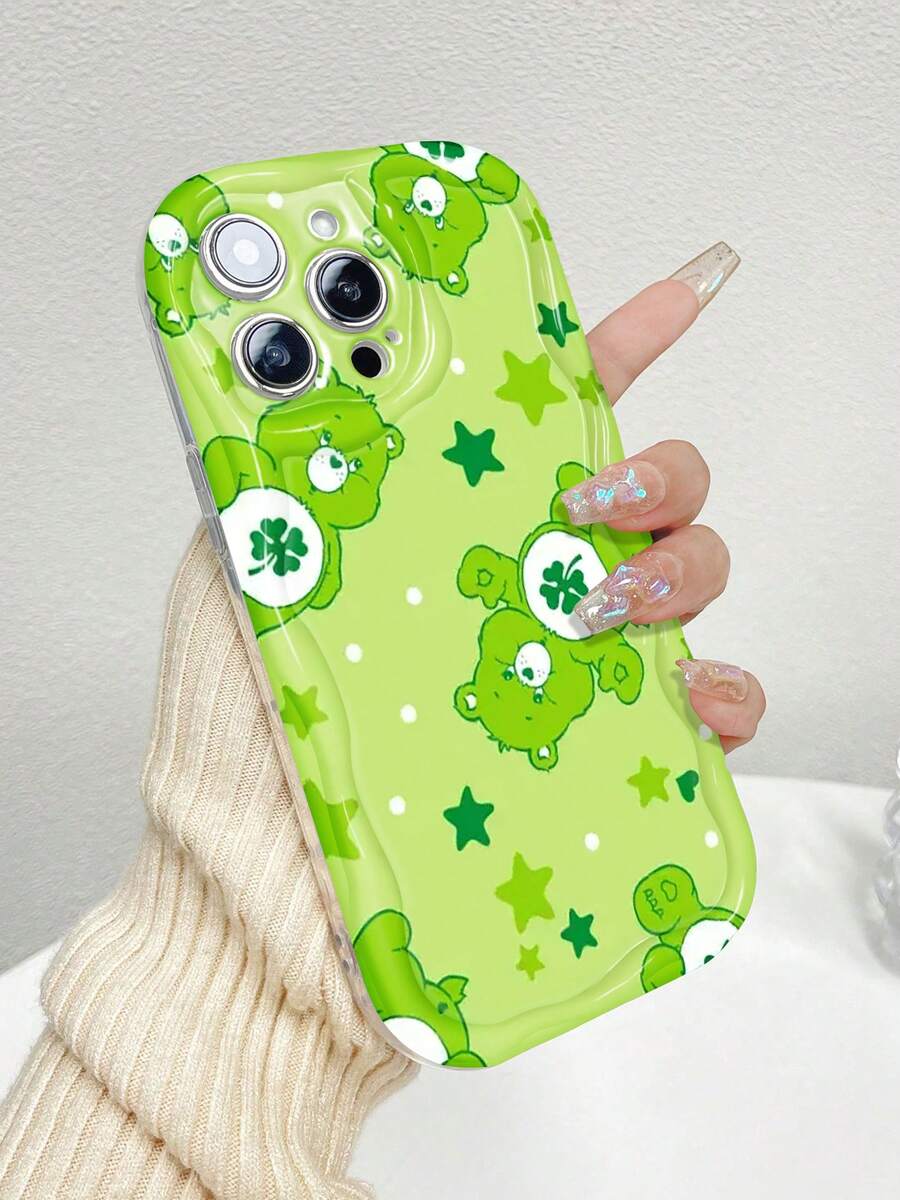 Ositos Cariñositos Verdes con fondo de trébol. Esta elegante funda es compatible con Samsung, Apple, OPPO, , etc. Fabricada en TPU flexible, resistente a golpes y arañazos, ofrece una excelente protección contra caídas y un agarre cómodo. Es un regalo ideal para familiares, amigos y seres queridos, ideal para festivales, San Valentín y envíos rápidos. - transparente - Ver 1