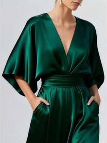 Magic Mia Women's Emerald Green Satin Jumpsuit - V-Neck With Batwing Sleeve & Wide-Leg | Elegant Tailored Fit For Formal Events, Evening Parties & Sophisticated Styling (Satin Luxurious & Flowy) For Chic Looks - 綠色 - 查看 3