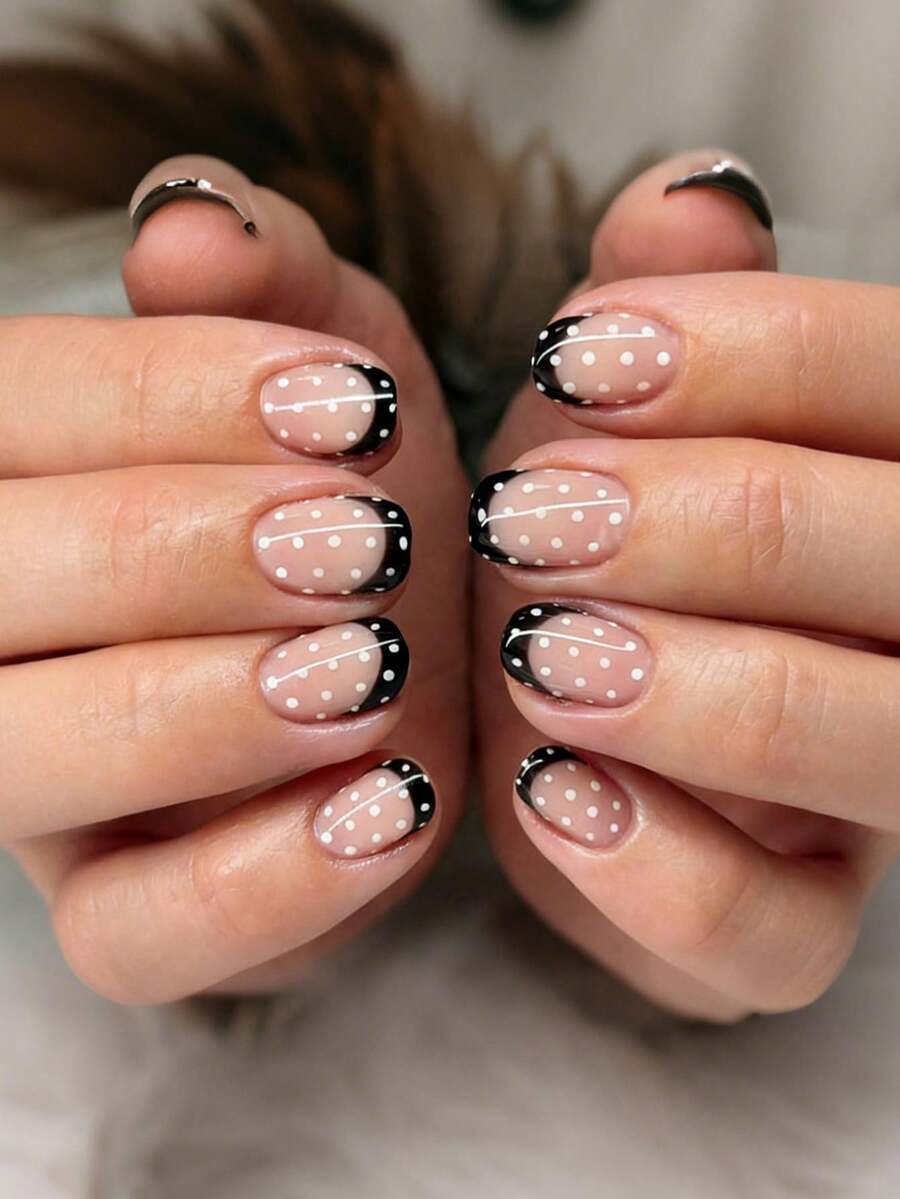 24 miếng dán móng tay hình vuông mờ họa tiết chấm bi đen trắng, thích hợp cho nữ giới sử dụng hàng ngày. - Nhiều màu - Xem 1