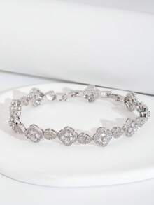 一套奢华优雅的立方氧化锆花朵设计手链，适合女士婚礼和派对佩戴，不含礼盒 - 銀色 - 查看 2