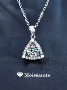 1件奢华925纯银1克拉6.5毫米莫桑石三角形吊坠项链，适合日常佩戴、派对、节日、圣诞节、感恩节等场合，是女士珠宝礼品的理想之选。 - 銀色 - 查看 1