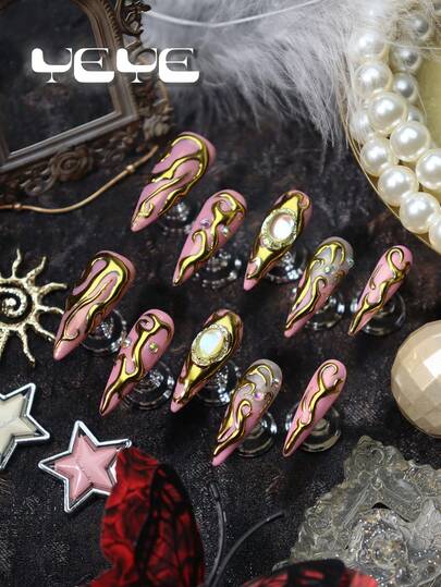 10片装亚克力尖头美甲贴片，经典法式尖头，粉色和金色图案，3D立体装饰元素，全覆盖亚克力金属美甲贴片套装，适合女孩和女士的美甲艺术，包含1个迷你指甲锉和1张粘合贴片，美甲用品适用于新年、日常、派对、婚礼、音乐节等场合。