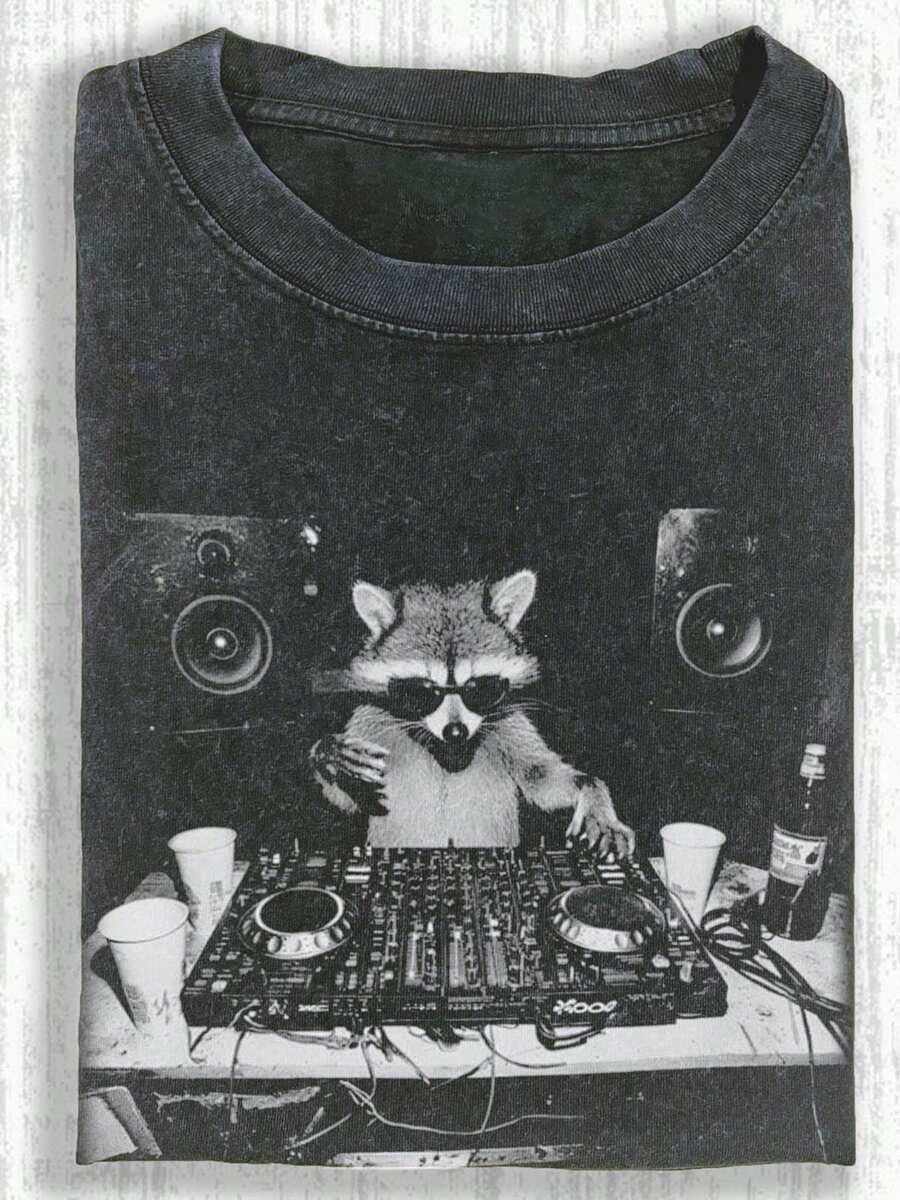 2026 Washed Cotton, DJ Raccoon  Print T-Shirt, High-Quality Batik Cotton Vintage Fashion Brand T-Shirt, Women's T-Shirt, Popular For Daily Wear, Holiday Gift, Perfect Present, White Tops, Valentines Day Outfit, Mardi Gras, Summer Tops,   For Women, Valentine Outfits For Women, Women Tops, Fairycore, Superbowl, Elegant Women's Clothing - 黑色 - 查看 1