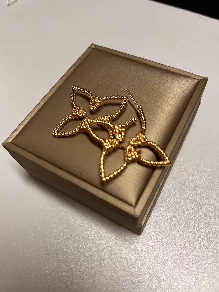 Elegant Fashion Graceful Elegant Earrings, Luxurious Lady Earrings - Twisted Four-leaf Clover Earrings - View 1