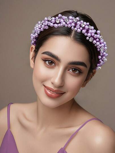1件手工制作的优雅珍珠水钻装饰发箍，精致的女士发饰，适合婚礼、派对、晚宴和庆典等场合。