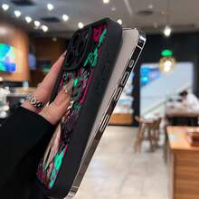 Personaje de anime con cadenas y fondo de grafiti. Esta elegante funda es compatible con Samsung, Apple, OPPO, , etc. Fabricada en TPU flexible, resistente a golpes y arañazos, ofrece una excelente protección contra caídas y un agarre cómodo. Es un regalo ideal para familiares, amigos y seres queridos, y una opción perfecta para festivales, San Valentín, artículos de , fundas para hombre, celulares y accesorios. - Negro - Ver 6