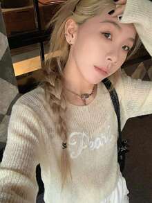 女士字母刺绣羊毛马海毛针织衫，镂空半透明百搭长袖宽松短款圆领套头衫 - 杏色 - 查看 4