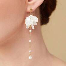 一对优雅贝壳花瓣流苏珍珠耳环，浪漫纯净百搭的珍珠耳环 - 白色 - 查看 1