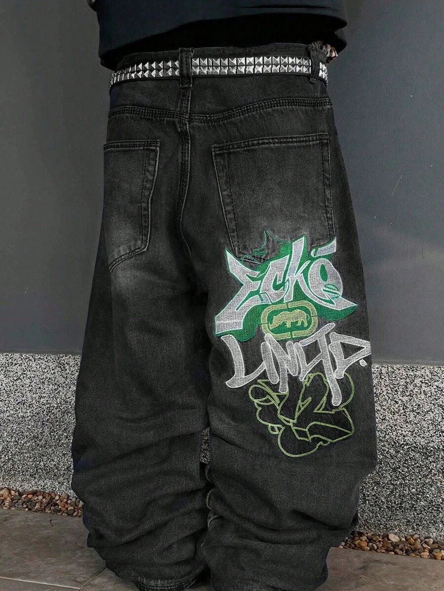 Grunge Goth Y2K 风格男士休闲刺绣宽松阔腿牛仔裤，四季皆宜，时尚个性街头嘻哈服饰，适合工作、通勤、舞台表演、休闲聚会、户外活动等场合穿着。