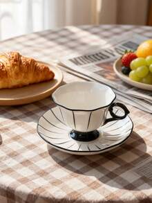 DearDali 一套250毫升高品质耐热陶瓷咖啡杯，时尚黑/红白竖条纹设计，高杯身配碟，隔热防烫，适合情侣、下午茶、晚餐聚会或开学季使用。 - 彩色 - 查看 4