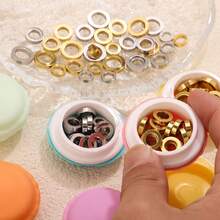1 Exquisito envase de plástico para macarons que contiene 10 piezas de cuentas circulares de acero inoxidable 304 chapadas en oro de 18K de varios tamaños para hacer accesorios de joyería DIY, color de la caja aleatorio - cuentas circulares - Ver 8