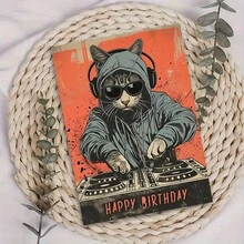 1 felicitare veselă "Felicitare de ziua de naștere cu pisică DJ cool" – fundal retro portocaliu și negru, ilustrație îndrăzneață a unei pisici DJ cu hanorac și ochelari la modă, tipografie îndrăzneață "La mulți ani", felicitare de ziua de naștere cu plic, interior gol pentru notițe personale, cadou perfect pentru iubitorii de pisici, fanii muzicii, prieteni și familie pentru a sărbători zilele de naștere cu farmec jucăuș, felicitare încântătoare care îmbină stilul street art cu umorul festiv. - O singură bucată - Vizualizare 1