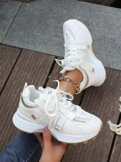 New Spring/Autumn 2026 Women's Sports Shoes In White. These Lightweight, Low-Heeled, Round-Toed Shoes Are Breathable And Comfortable, And Come With Laces For A Versatile, Casual Look