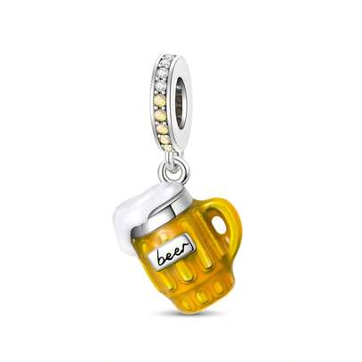 1 个纯银镀层啤酒杯吊坠，非常适合 DIY 创意手链、手镯、项链和其他珠宝；是啤酒爱好者和喜欢独特配饰的人的理想之选，也是节日或派对主题的趣味礼物。