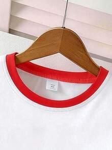 女童两件套套装，包括短袖上衣和短裤，白色和粉色撞色设计，印有“67”星星图案。舒适透气，时尚可爱，宽松版型，百搭实用。适合女孩日常休闲穿着、玩耍，是完美的夏季女童装。 - 彩色 - 查看 8