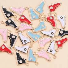 10个可爱12x15mm合金帆布鞋时尚吊坠饰品设计，适用于手链、项链、包包、钥匙扣等DIY友谊饰品制作材料 - 迷你鞋 - 查看 1